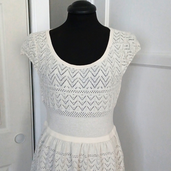 American Eagle Outfitters white and silver knit eyelet dress - Picture 2 of 10